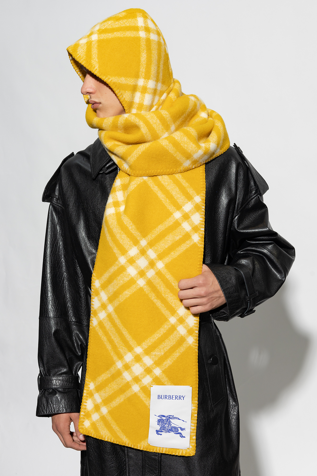 Burberry shop yellow scarf